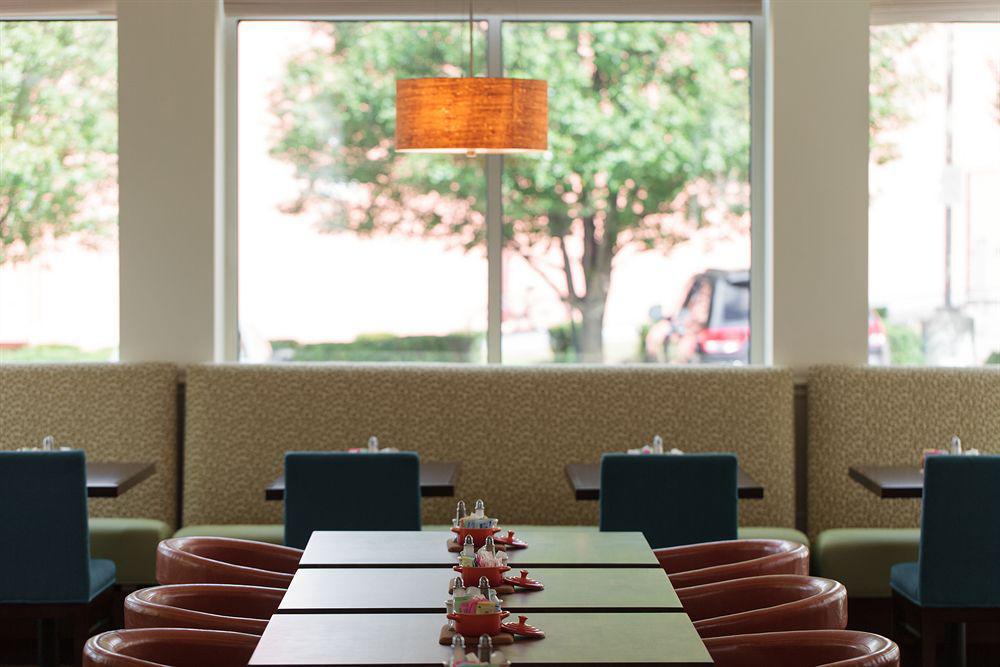 Hilton Garden Inn Norwalk Exteriér fotografie
