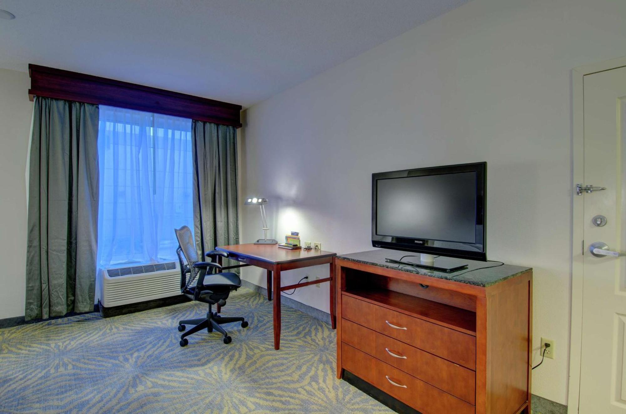 Hilton Garden Inn Norwalk Exteriér fotografie