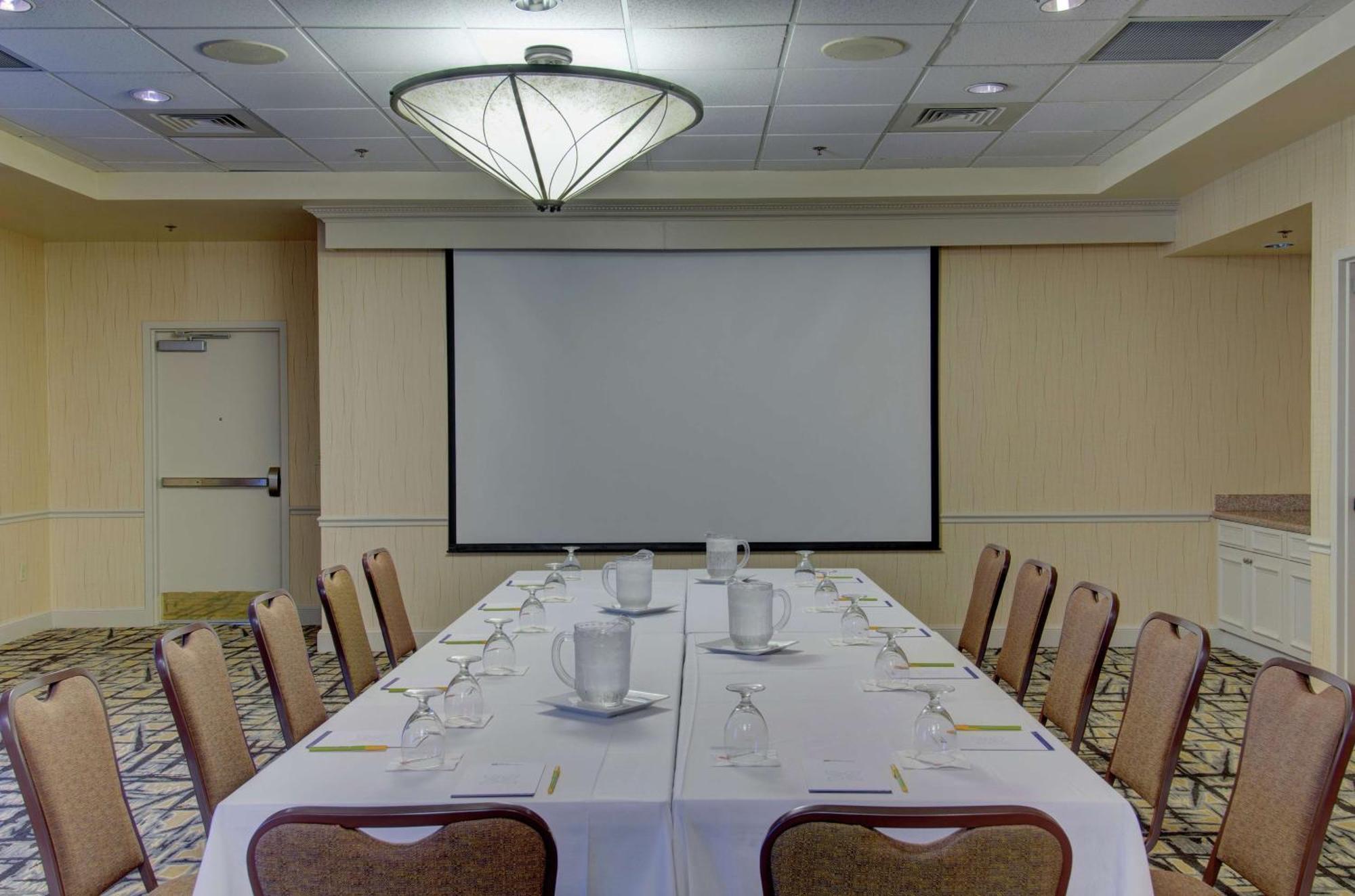 Hilton Garden Inn Norwalk Exteriér fotografie