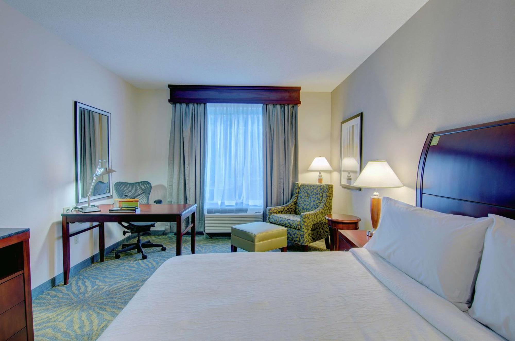 Hilton Garden Inn Norwalk Exteriér fotografie