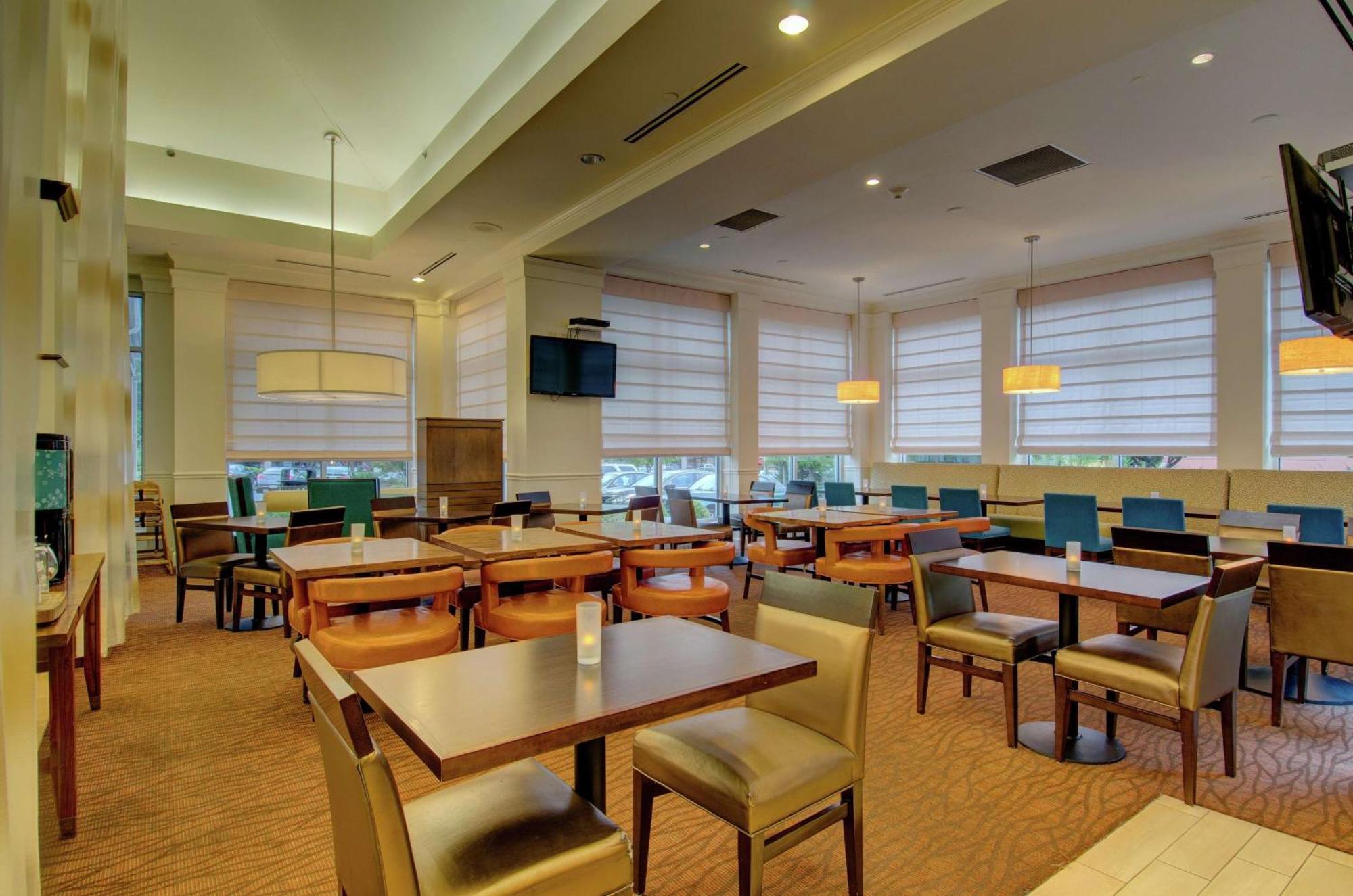 Hilton Garden Inn Norwalk Exteriér fotografie