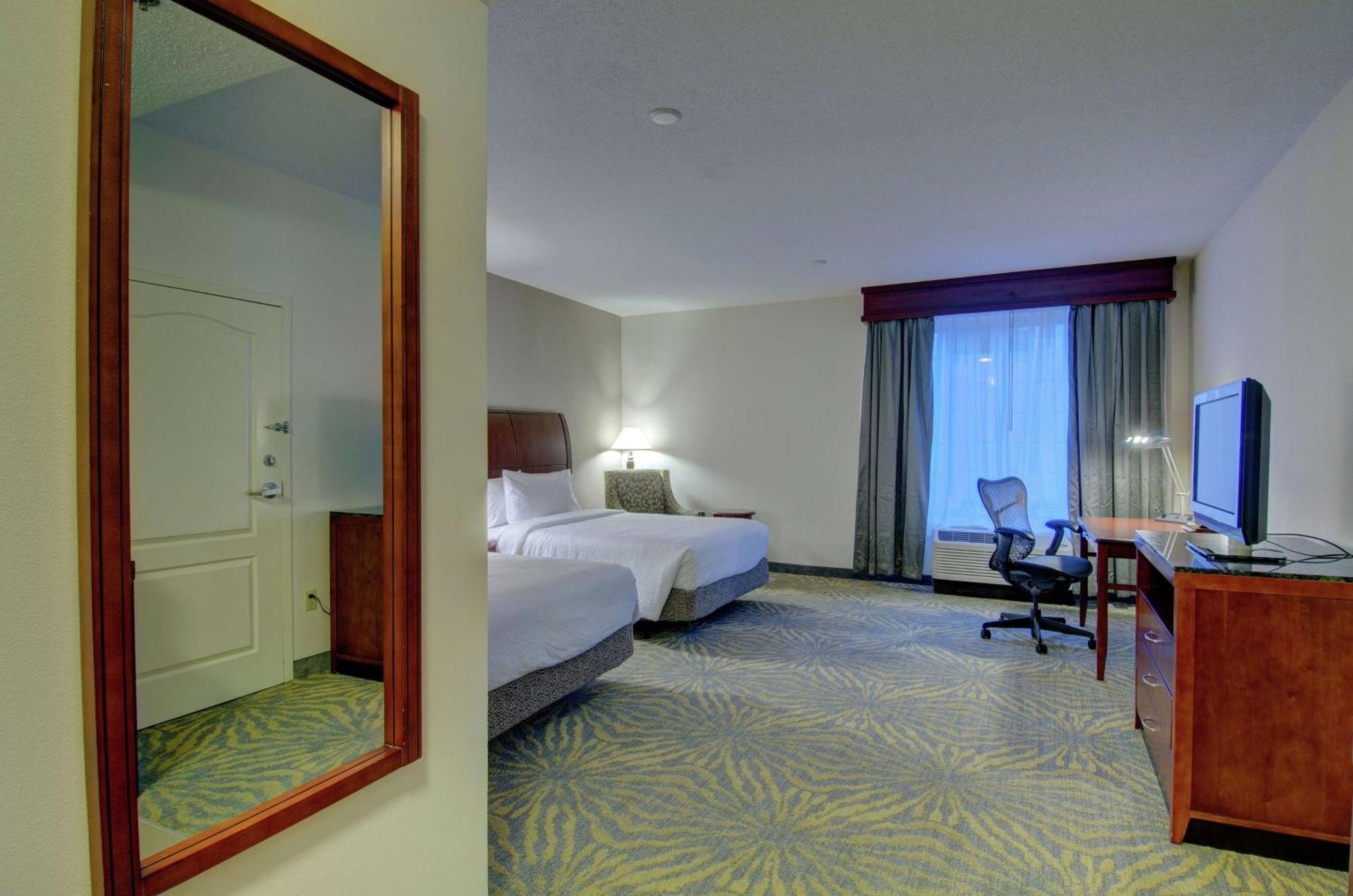 Hilton Garden Inn Norwalk Exteriér fotografie