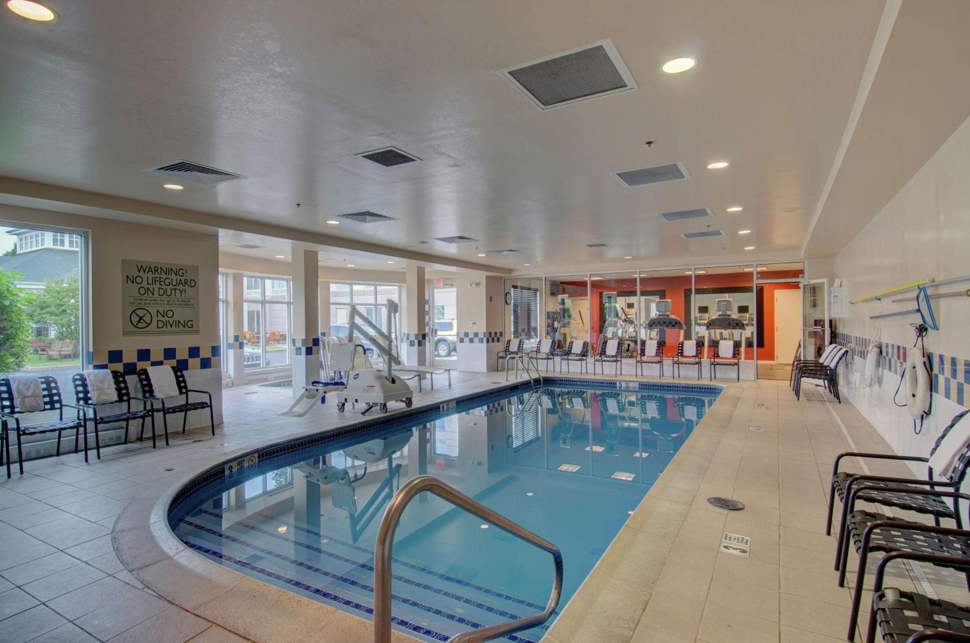 Hilton Garden Inn Norwalk Exteriér fotografie
