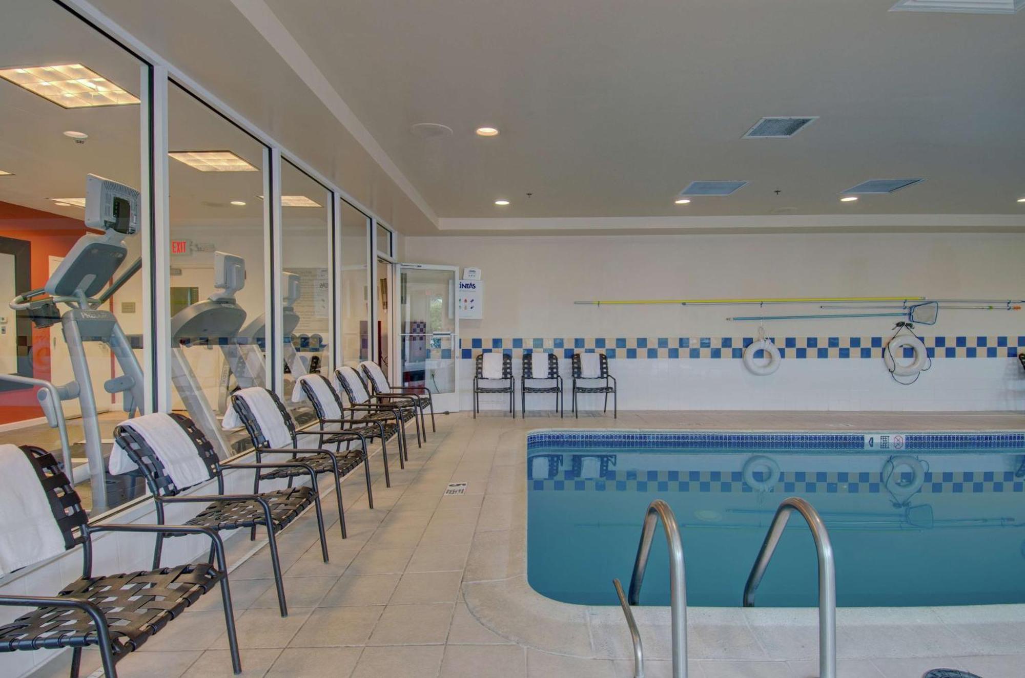 Hilton Garden Inn Norwalk Exteriér fotografie