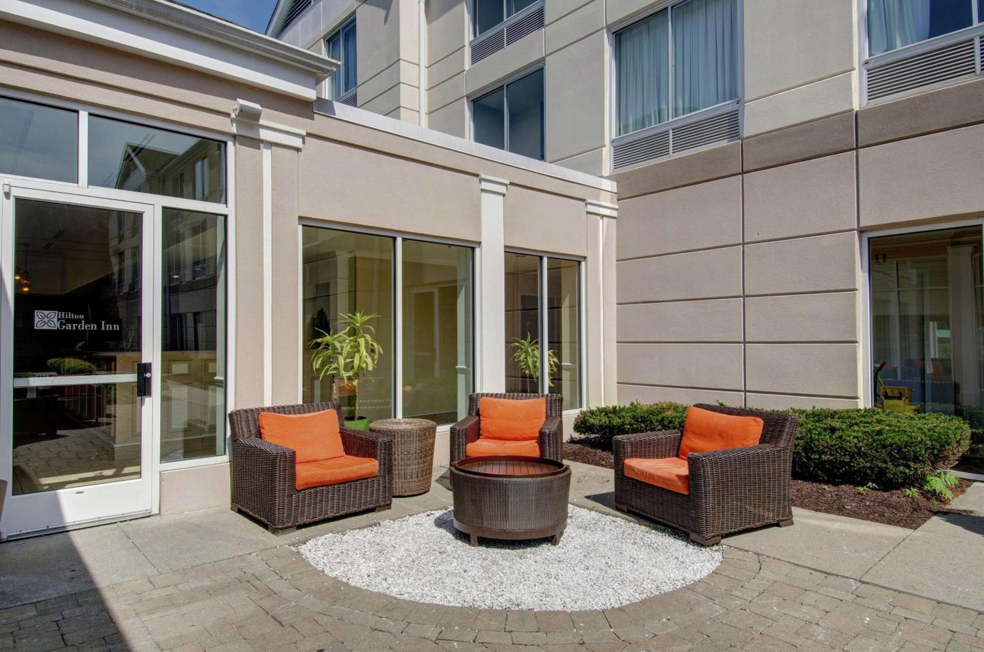 Hilton Garden Inn Norwalk Exteriér fotografie